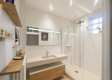 Salle de bain avec douche à l’italienne